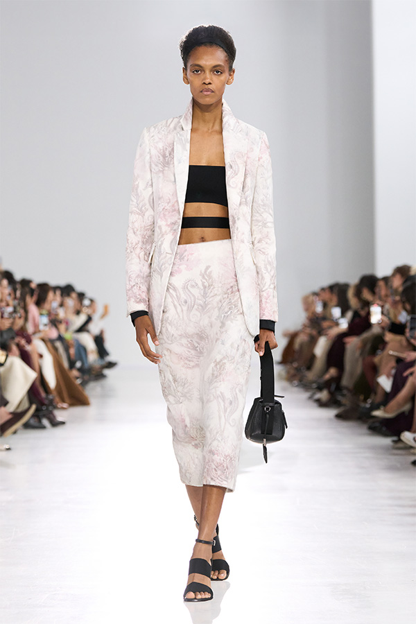 大幅値下げ中MaxMara Studio 美品2026年春夏　最新　セットアップ New Spring/Summer 2026 Runway Show: Modern Rococo - Max Mara